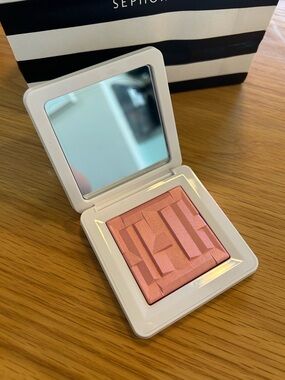 Haus Labs Bio-Radiant Gel-Powder Illuminating Highlighter Shade Rose Quartz New